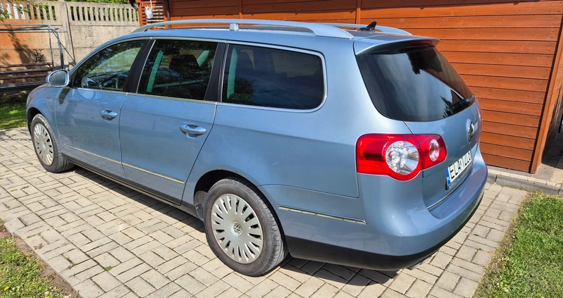 Volkswagen Passat cena 12600 przebieg: 307000, rok produkcji 2009 z Łask małe 154